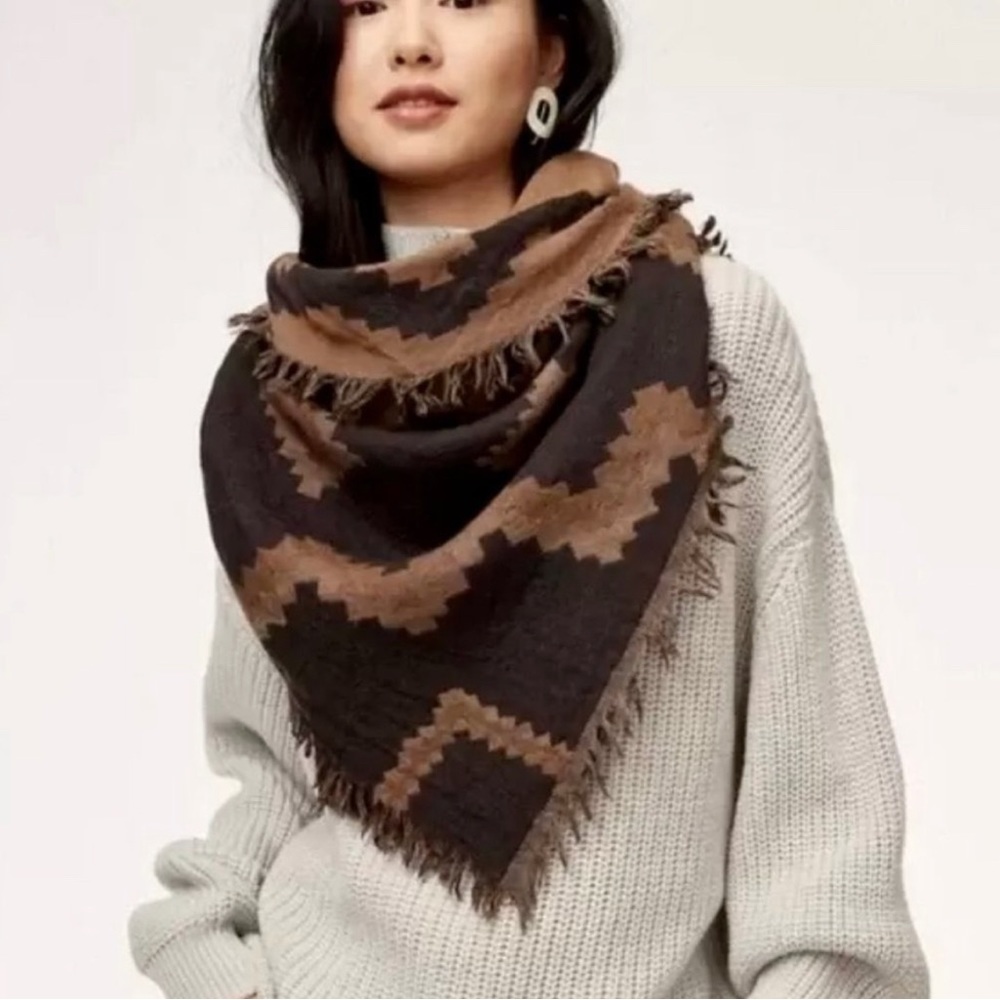 Aritzia Wilfred Mosaic Scarf